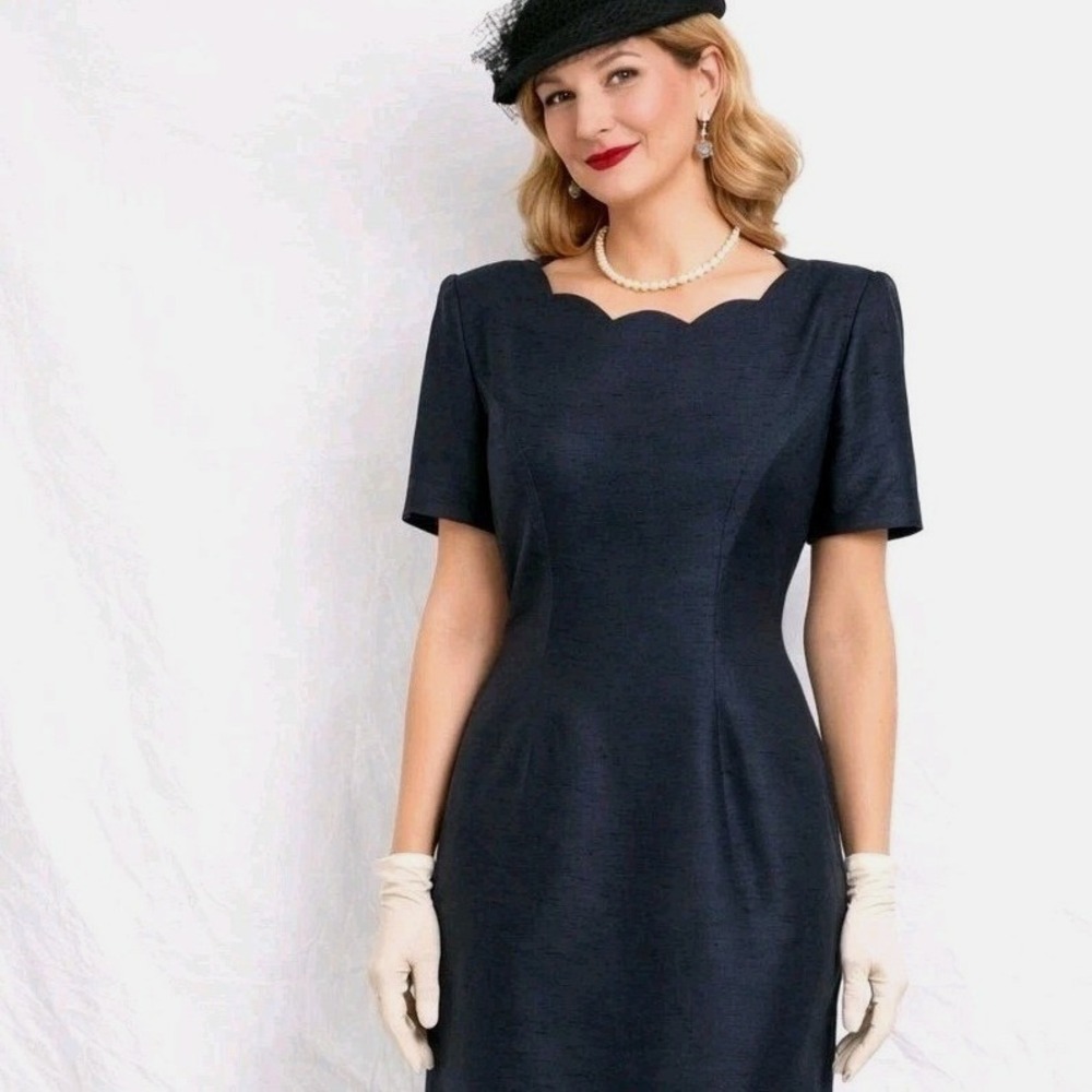 USA Vtg Lois Snyder DANI MAX Size 8P Slubbed Scalloped Short Sleeve Sheath Dress